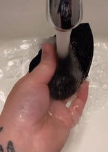 Load image into Gallery viewer, AOA Studio Renew Exfoliating Sponge