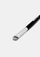 Load image into Gallery viewer, E123: Eyeliner Blending Brush
