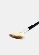 Load image into Gallery viewer, F17: Small Fan Brush
