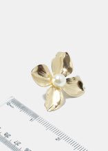 Load image into Gallery viewer, Flower &amp; Pearl Earrings

