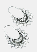 Load image into Gallery viewer, Vintage Spikey Detailed Earrings
