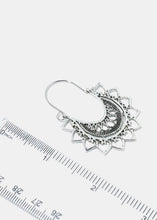 Load image into Gallery viewer, Vintage Spikey Detailed Earrings
