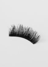 Load image into Gallery viewer, Eyelashes - 102
