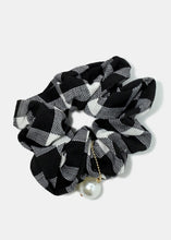 Load image into Gallery viewer, Plaided Scrunchie with Pearl
