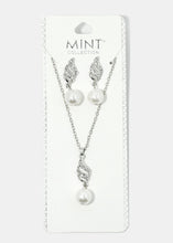 Load image into Gallery viewer, Pearl &amp; Rhinestone Necklace Set
